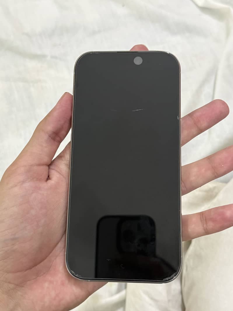 Apple iPhone 16 Pro 3
