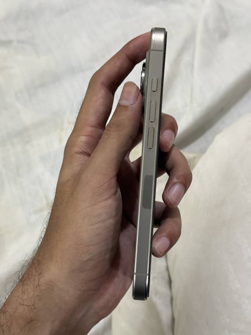Apple iPhone 16 Pro 5