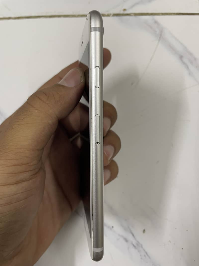 Apple iPhone 8 1