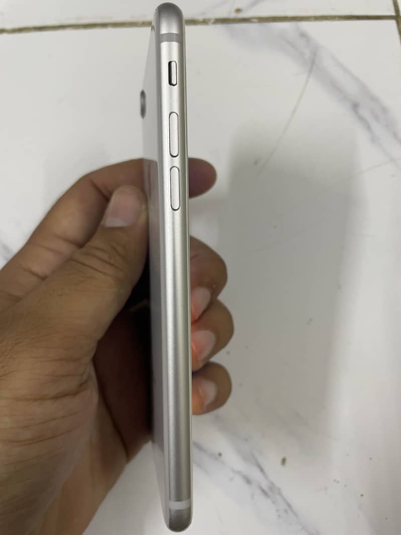 Apple iPhone 8 4