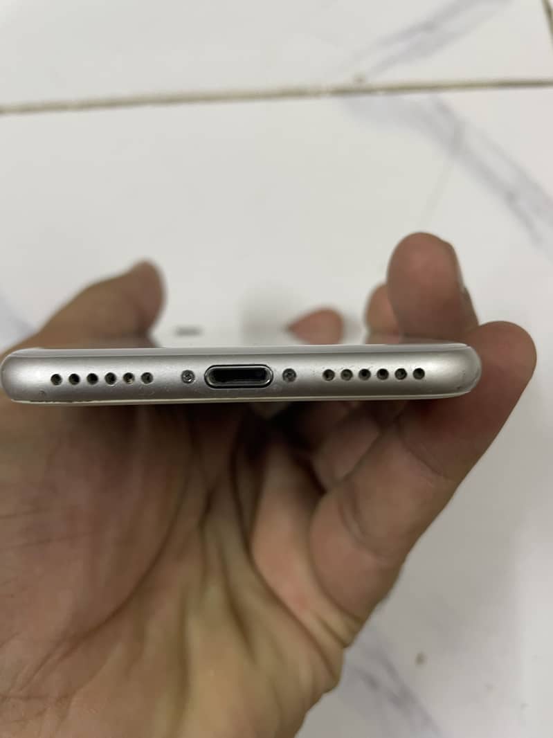 Apple iPhone 8 6