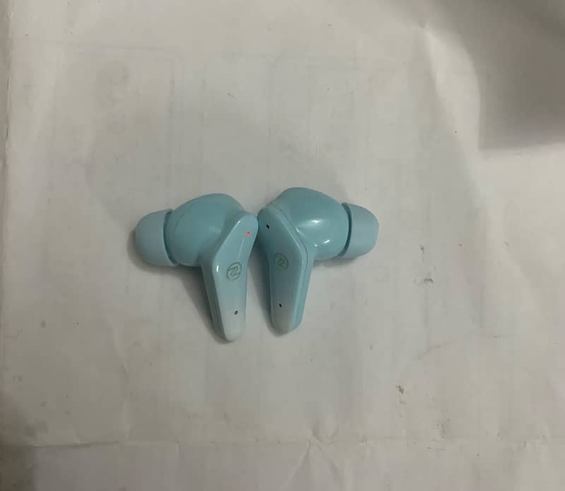 Zero Quantum earbuds. 2