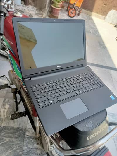Dell 8th generation laptop 8gb ram DDR4 15.6 crystal led
