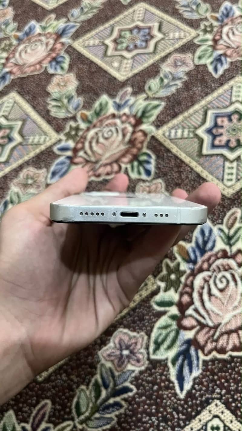 Apple iPhone 12 4