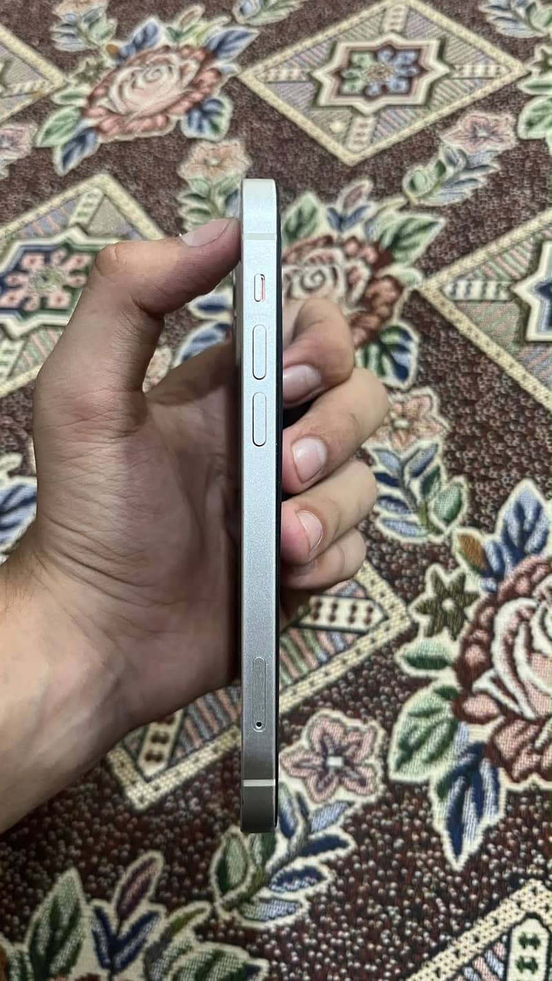 Apple iPhone 12 6