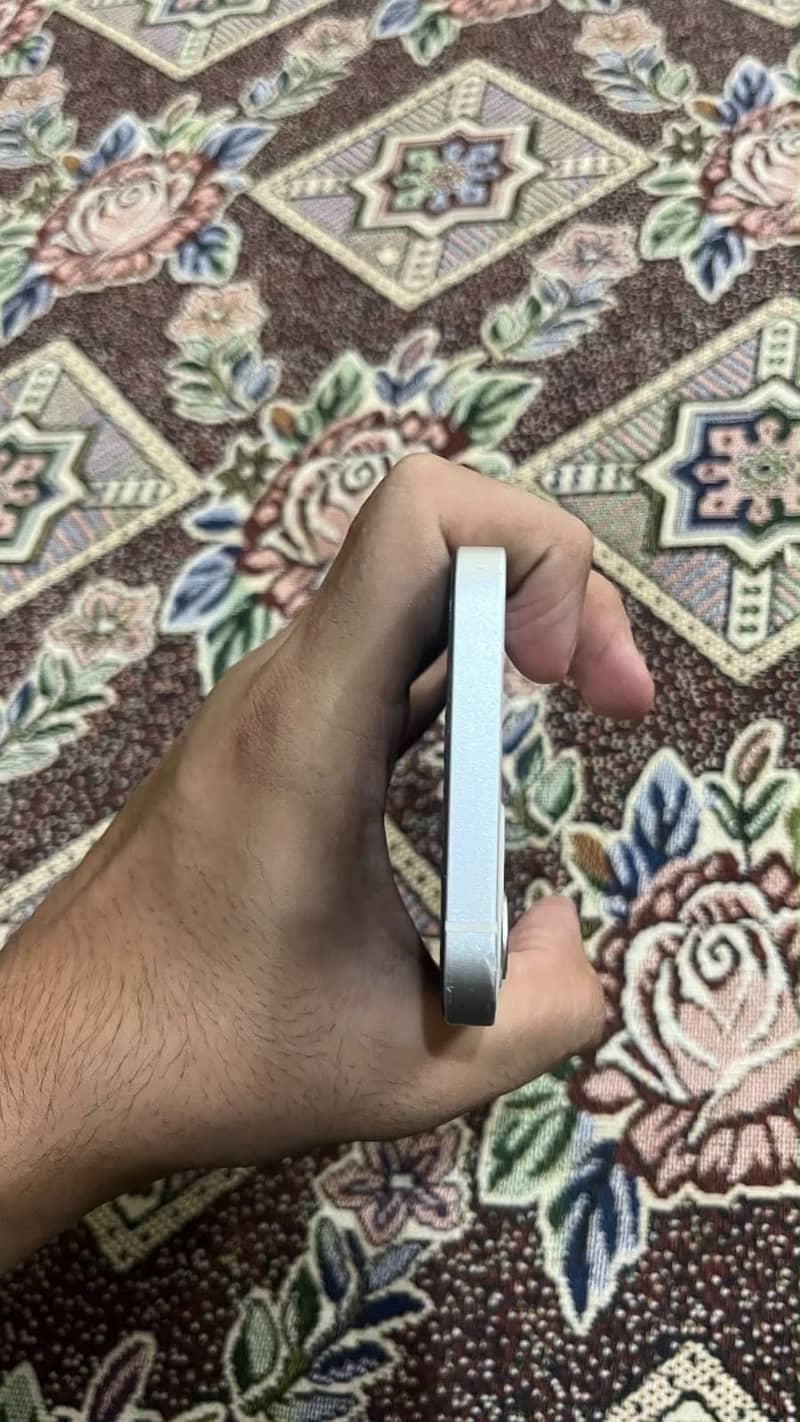 Apple iPhone 12 7