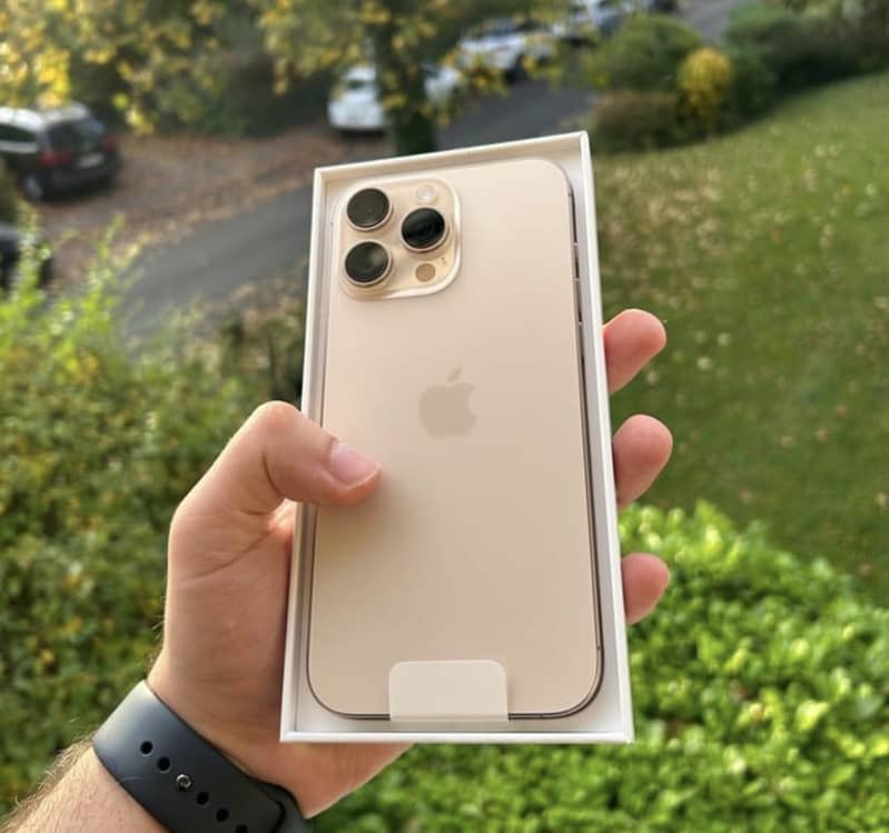 Apple iPhone 16 Pro Max 0