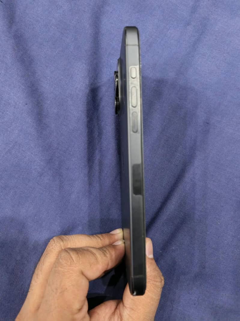Apple iPhone 15 Pro Max 3