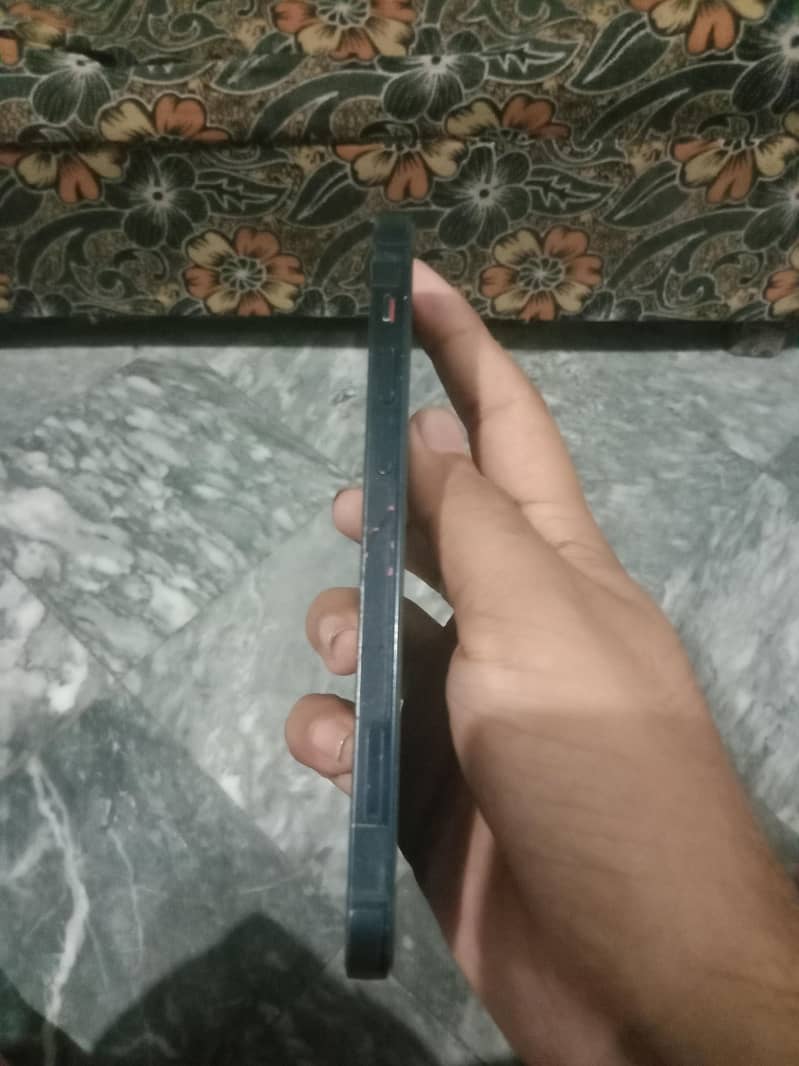 Apple iPhone 12 2