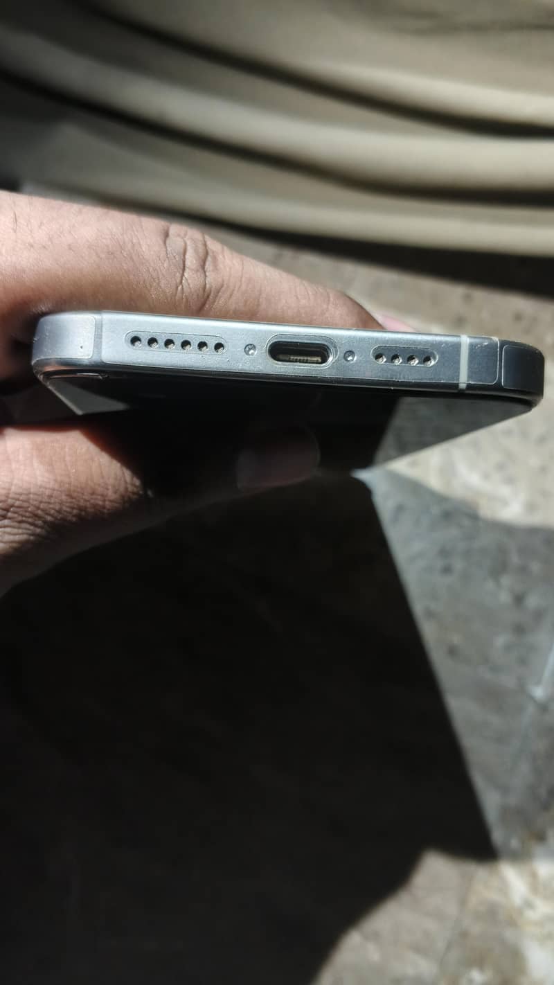 Apple iPhone 15 Pro Max 2