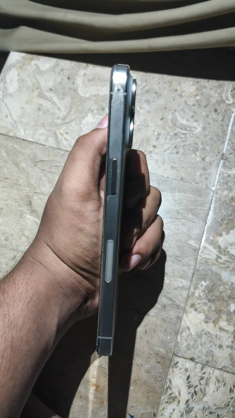 Apple iPhone 15 Pro Max 3