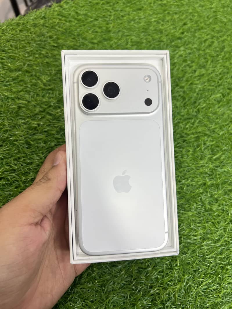 Apple iPhone 17 Pro Max 0