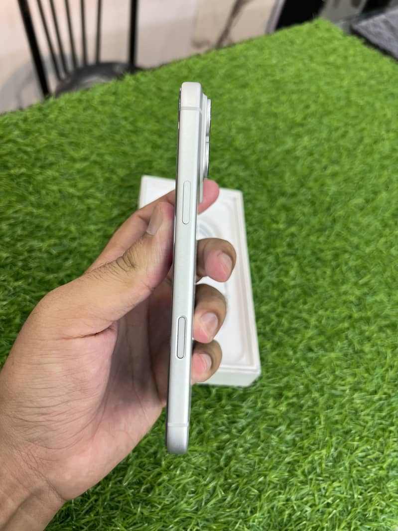 Apple iPhone 17 Pro Max 1