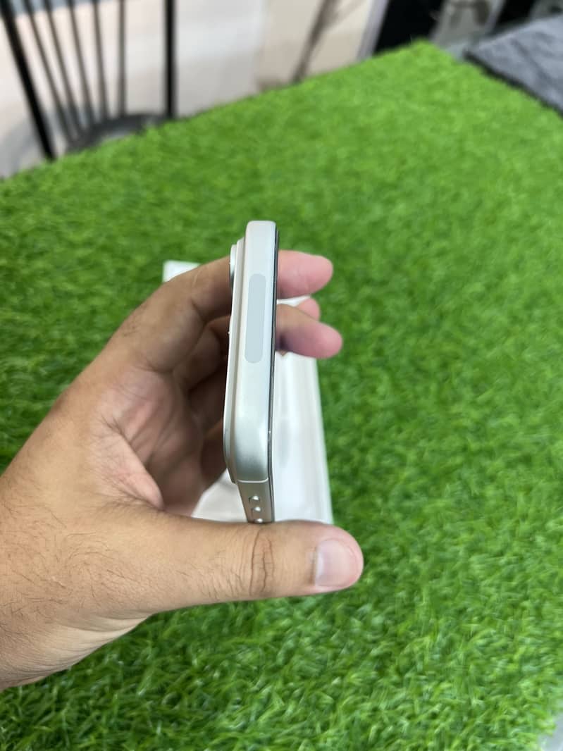 Apple iPhone 17 Pro Max 4