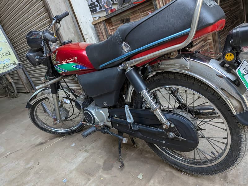 Honda CD70 4