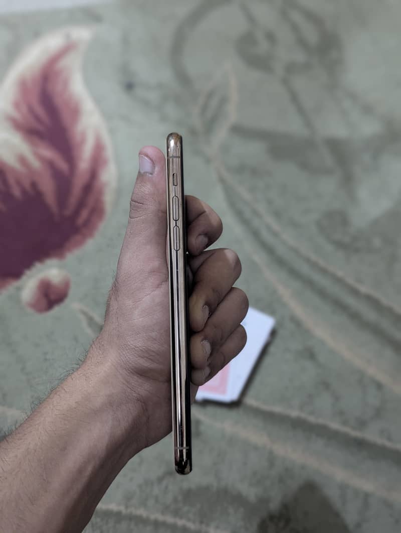 Apple iPhone 11 Pro Max 3