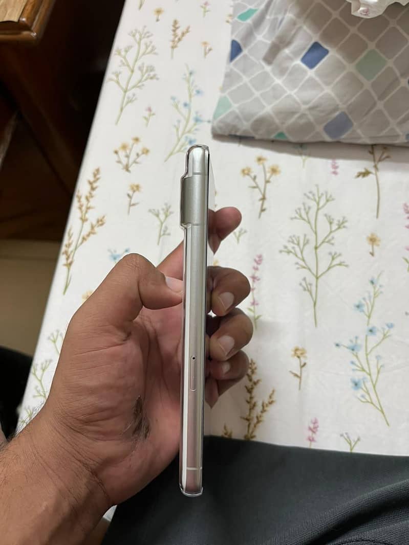 Google Pixel 7 4