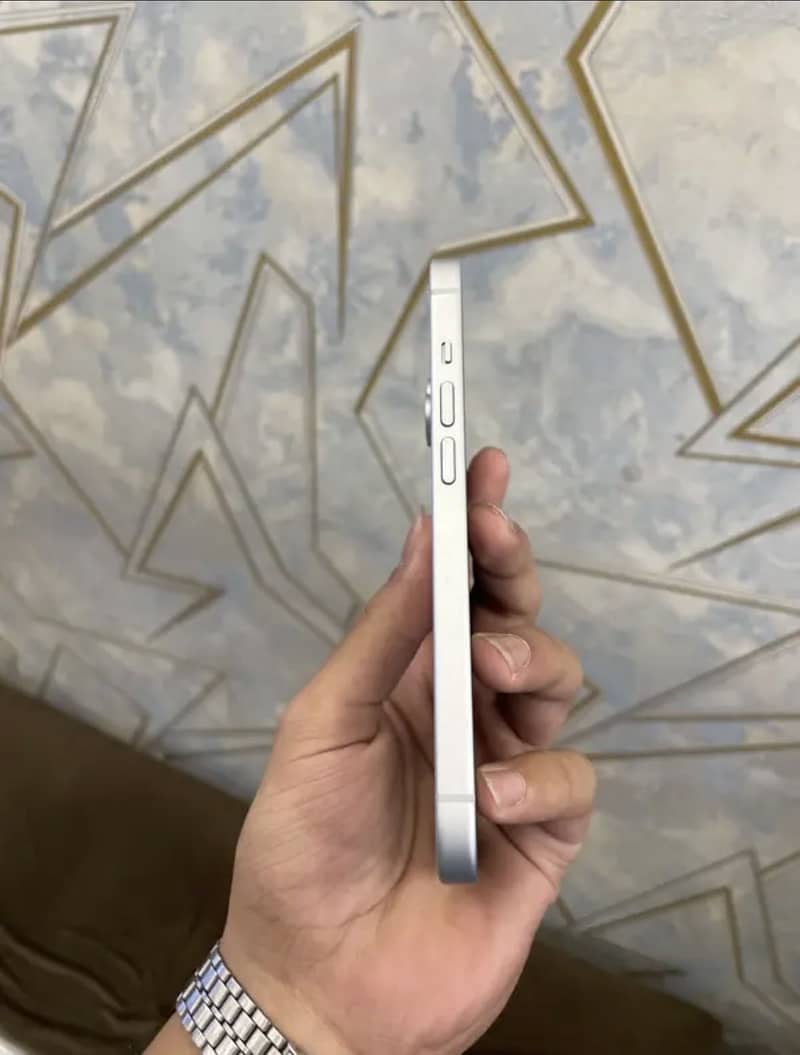 Apple iPhone 15 7