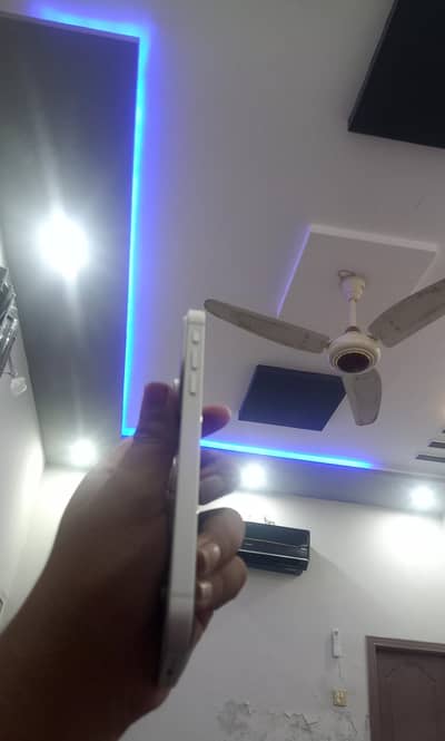 xr convert to iPhone 17 pro non pta all ok battery health 79% 36000