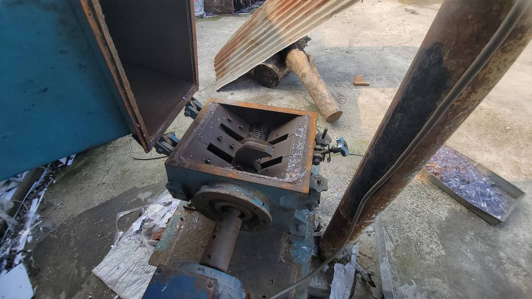 Plastic crusher 7