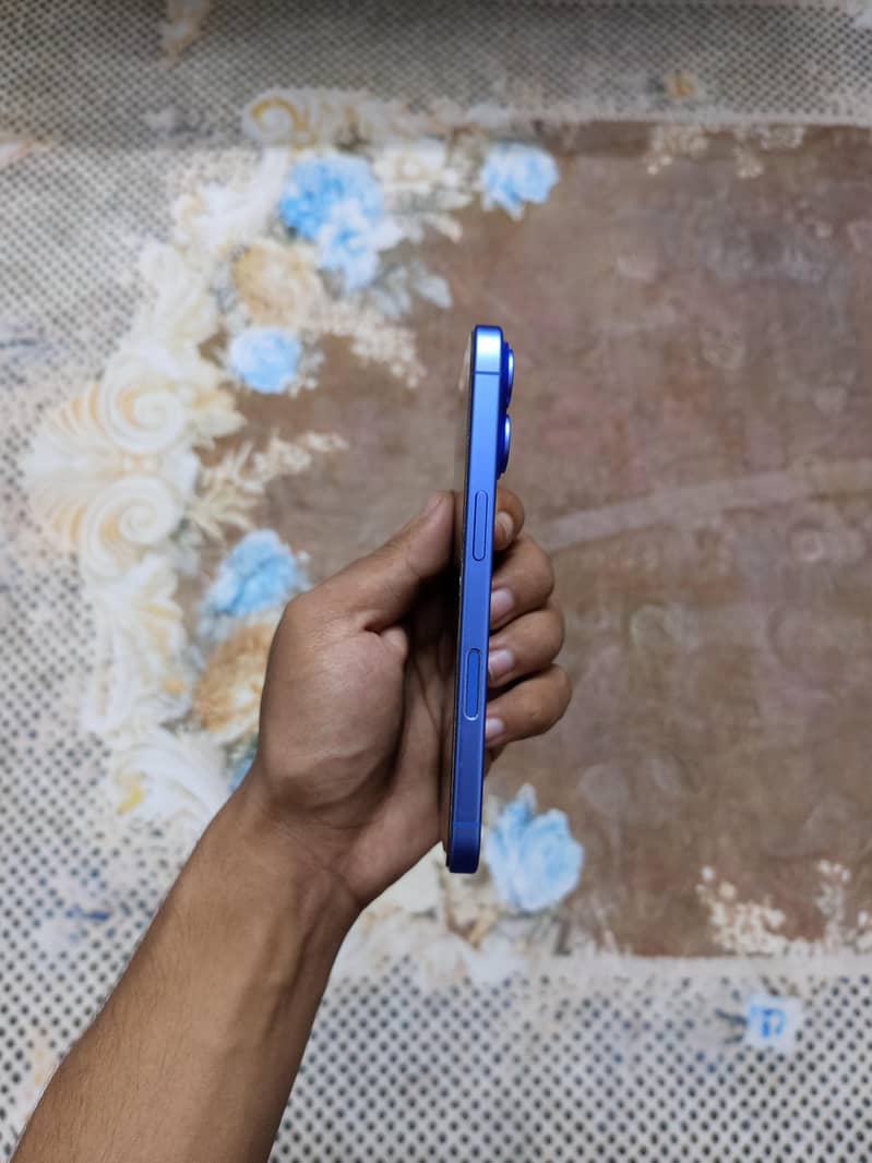 Apple iPhone 16 1