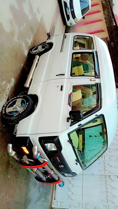 Suzuki Bolan 2023 GREEN GLASS