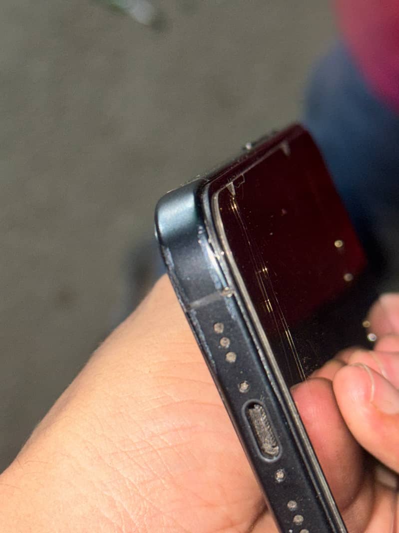 Apple iPhone 16 7