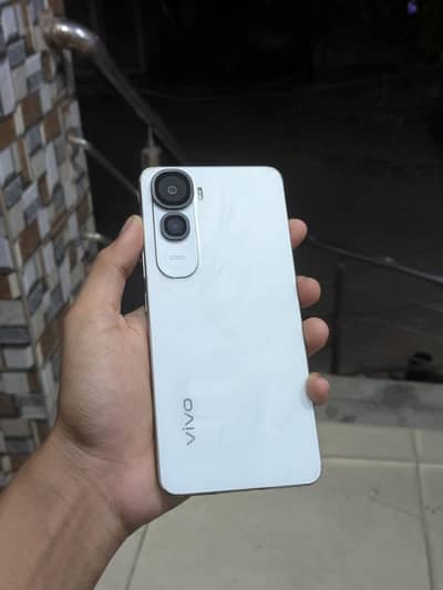 Y400 10/10 condition with box chargr (2 Month weranty) Memory 8/256 gb