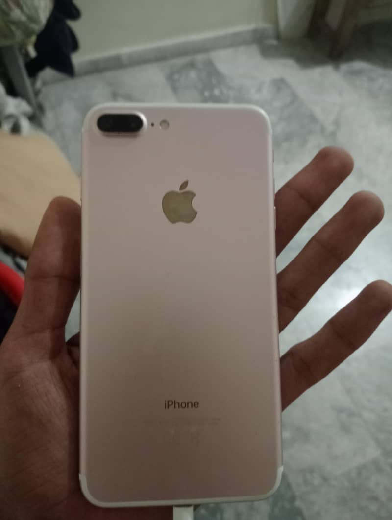 Apple iPhone 7 Plus 1