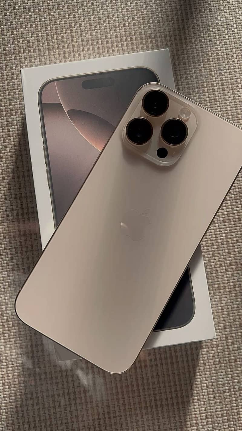 Apple iPhone 16 Pro Max 2
