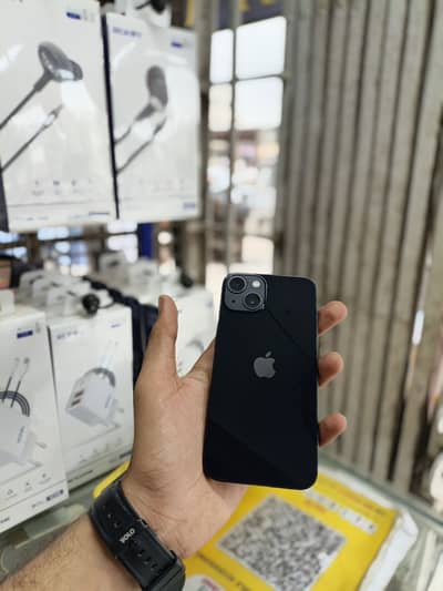 Apple iPhone 13