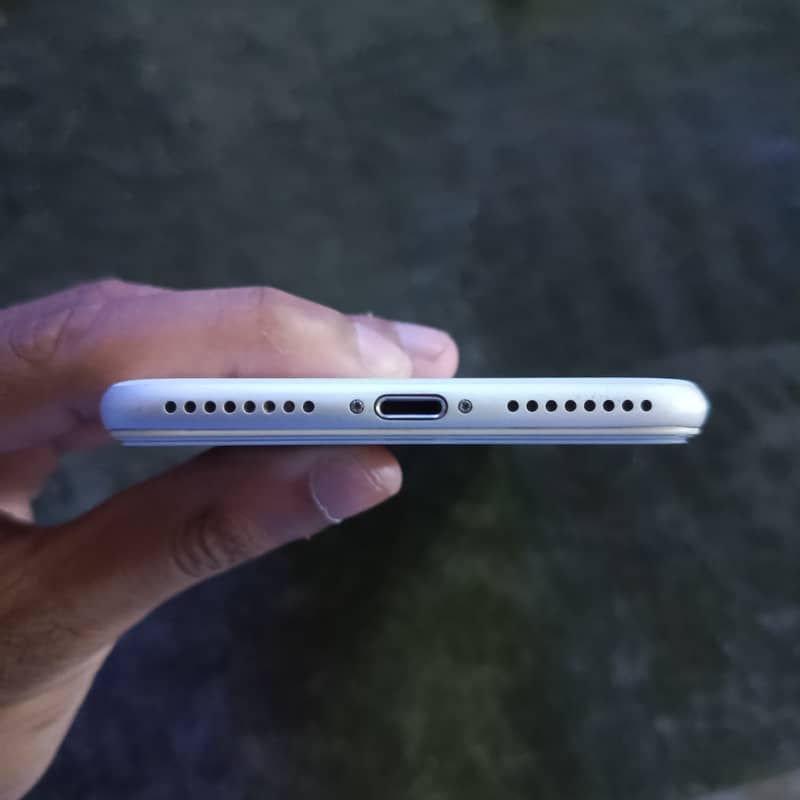 Apple iPhone 7 Plus 6