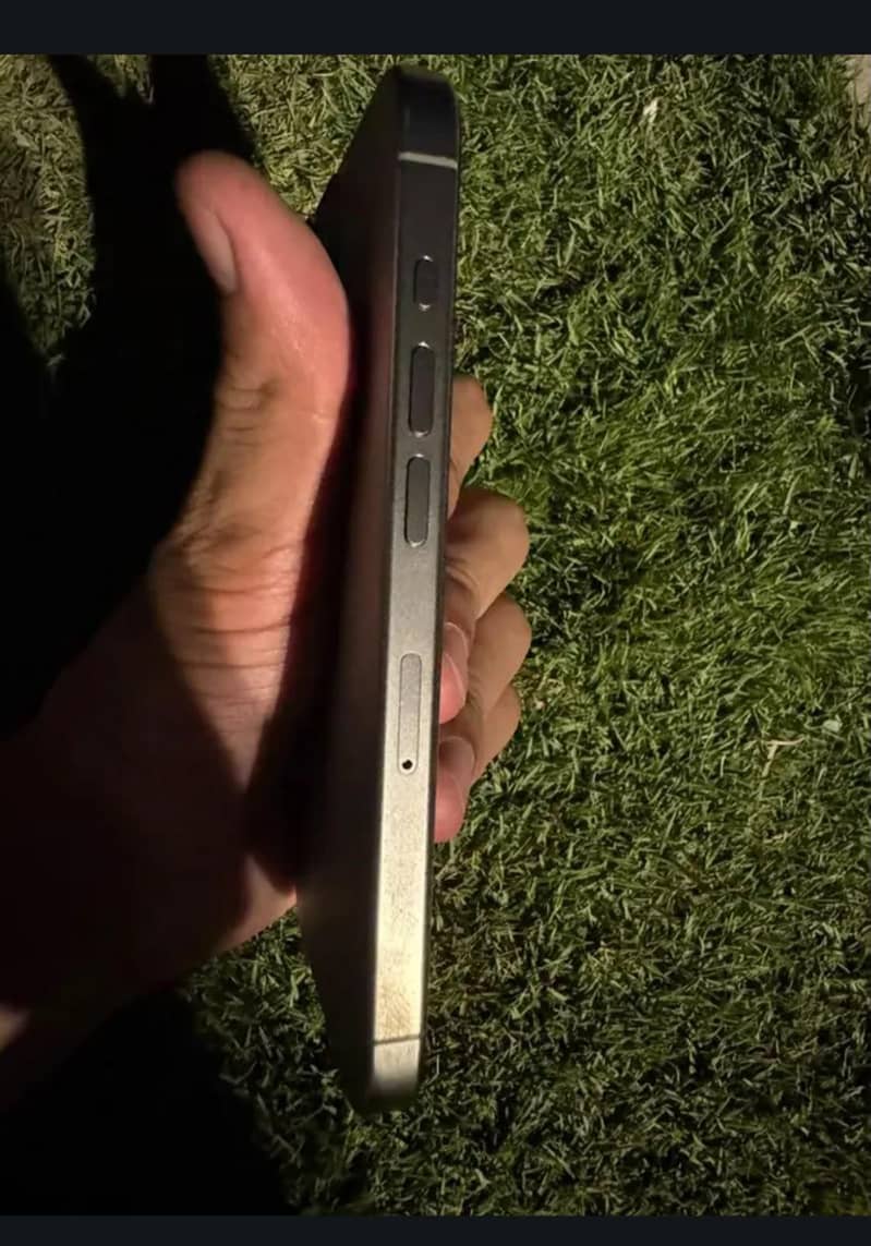 Apple iPhone 15 Pro 1