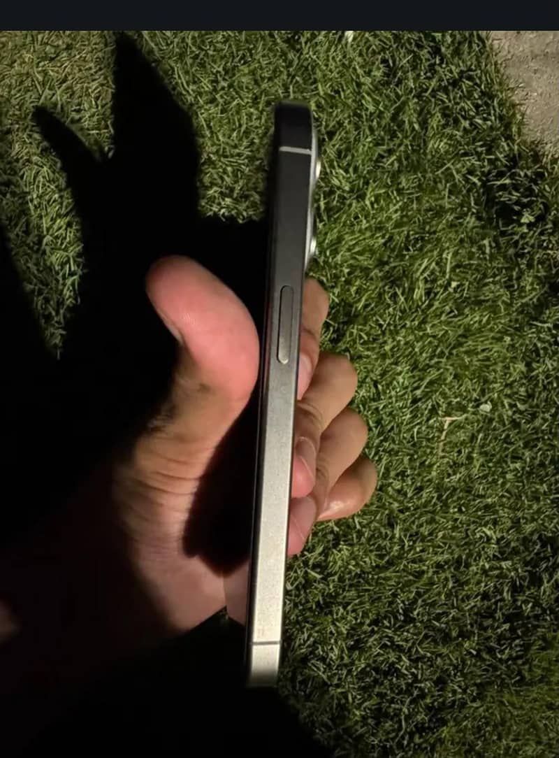Apple iPhone 15 Pro 3