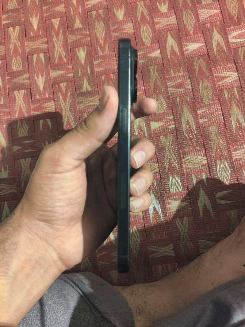 Apple iPhone 15 Pro Max 3