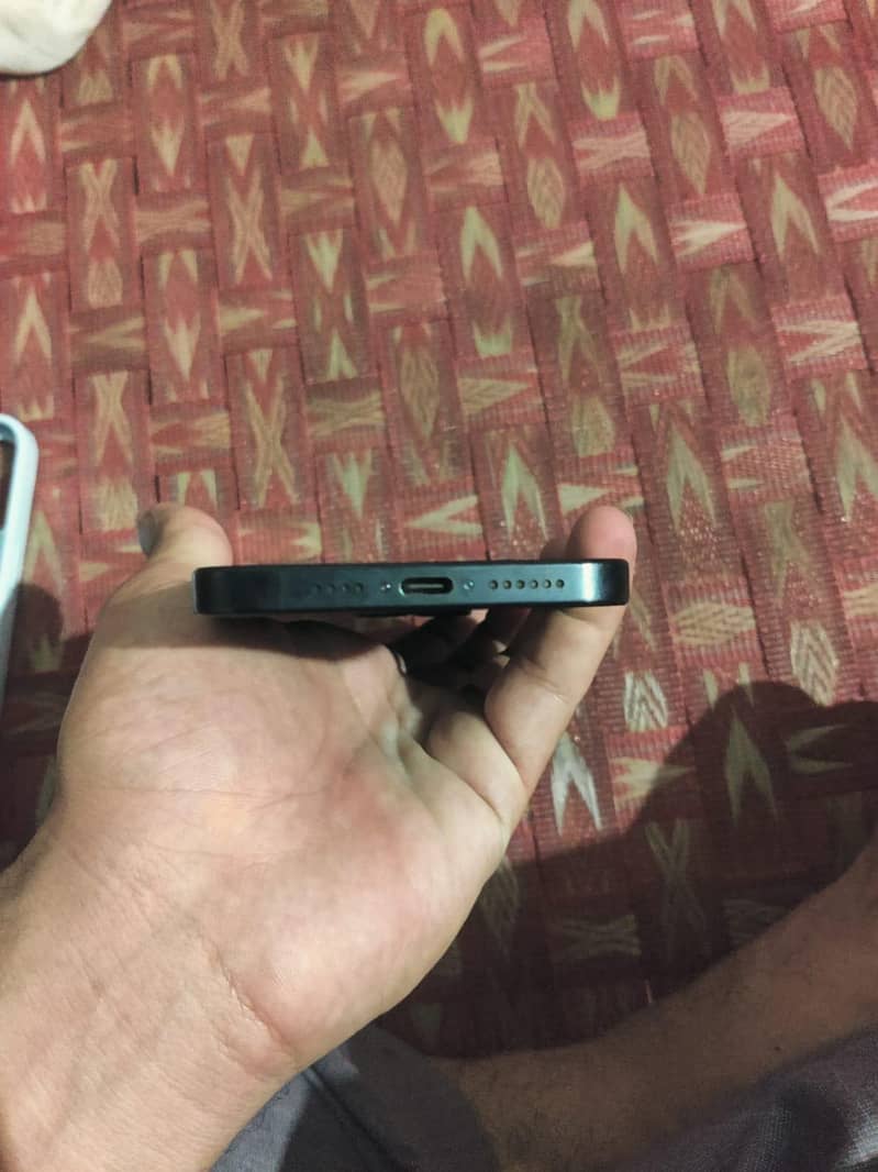 Apple iPhone 15 Pro Max 4