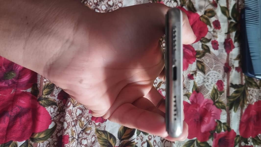 Apple iPhone X 4
