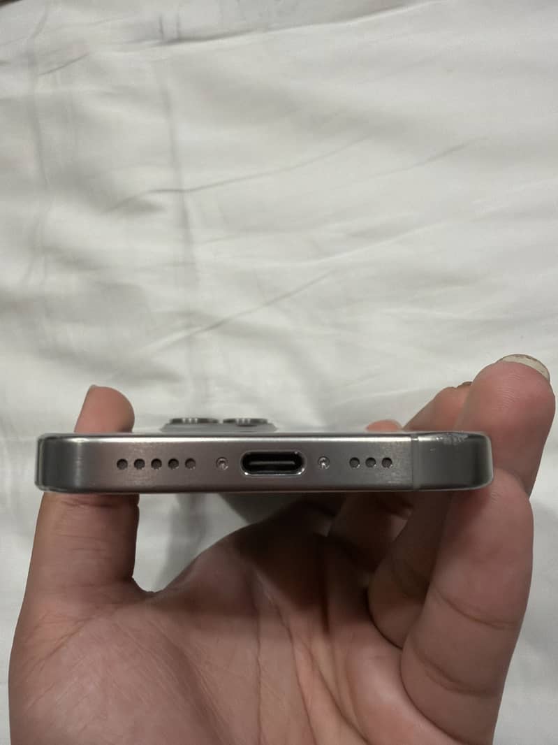 Apple iPhone 15 Pro 2