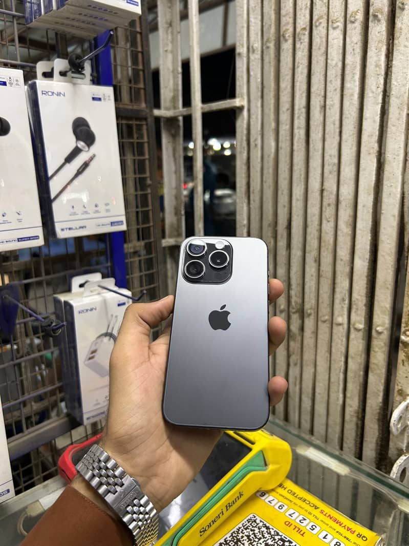 Apple iPhone 15 Pro 0