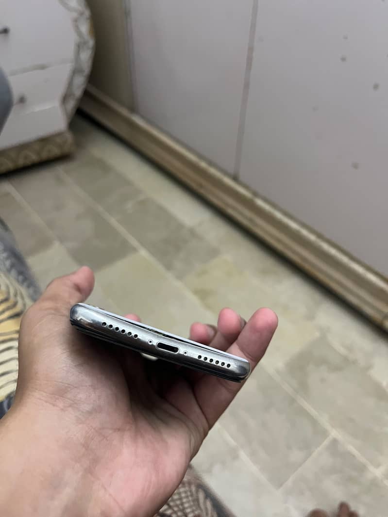 Apple iPhone X 3