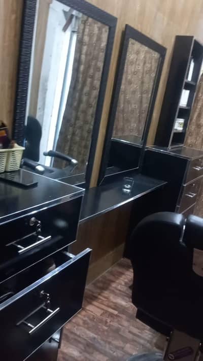 Makeup vanity