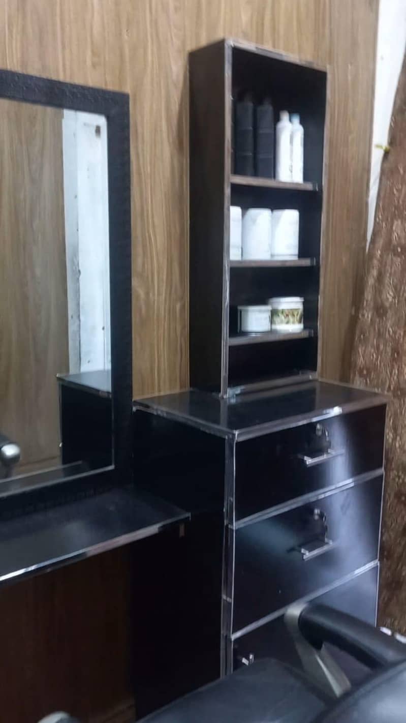 Makeup vanity 1