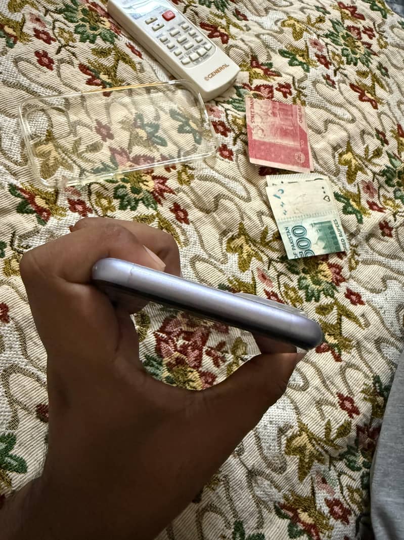 Apple iPhone 11 5