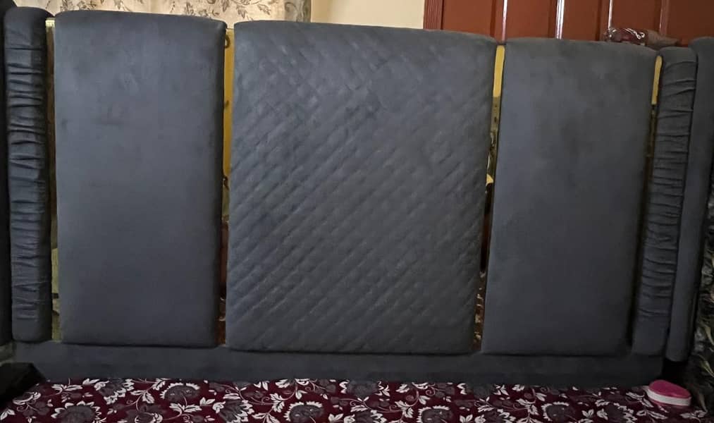 King Size bed 0