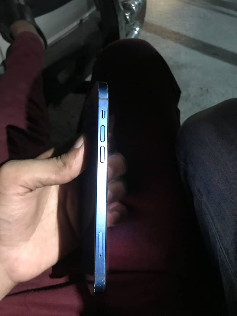 Apple iPhone 12 1