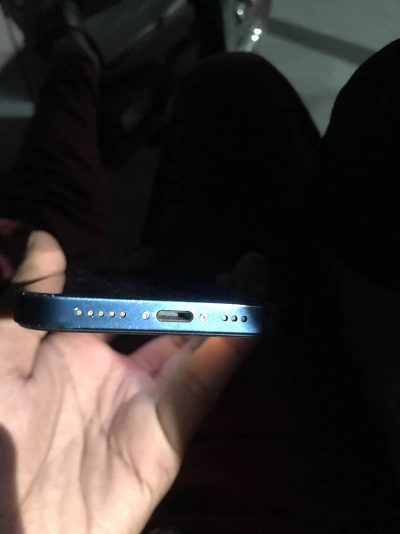 Apple iPhone 12 4