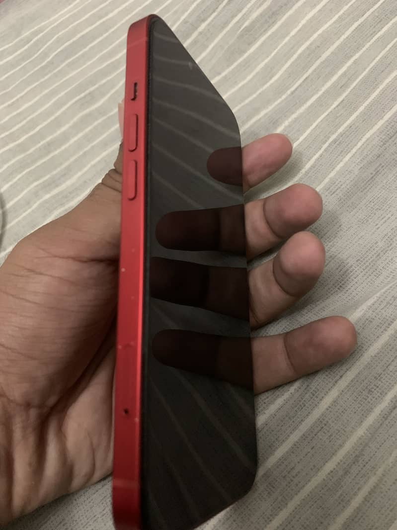 Apple iPhone 13 4