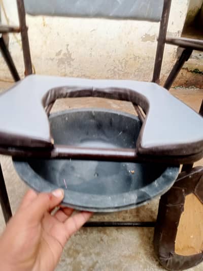 commode chair