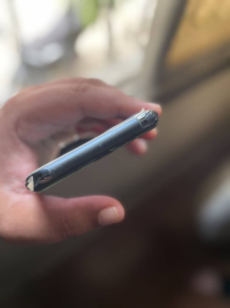 iphone 11 pro 2
