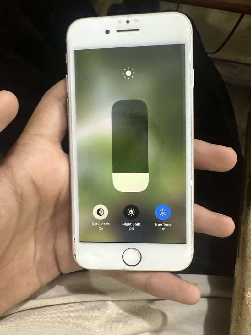 Apple iPhone 8 1
